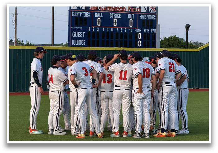 Baseball players huddled together on the field. Contenido generado con IA