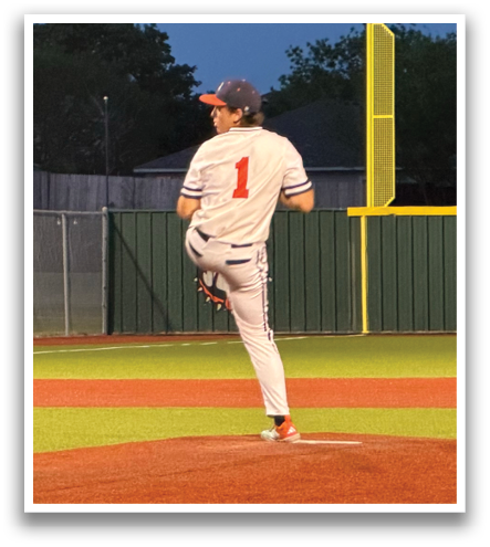 Two baseball players on a field, one is a pitcher and the other is a batter. The pitcher is in the process of throwing the ball. Contenido generado con IA