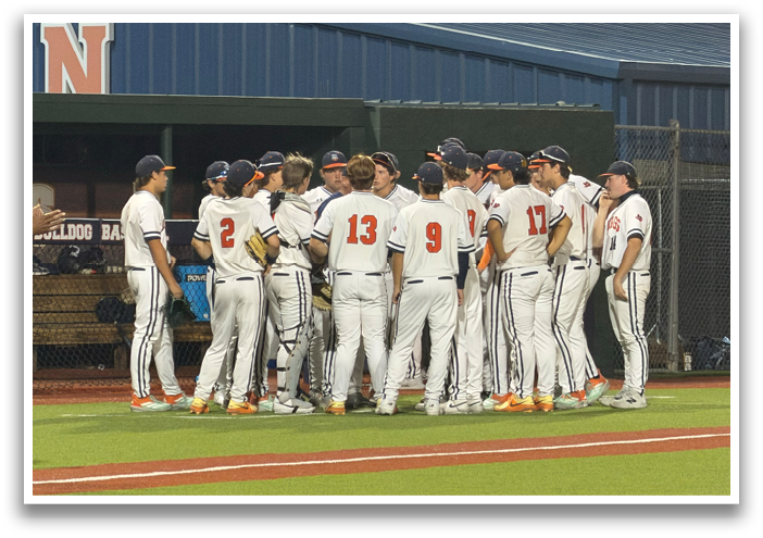 A group of baseball players wearing white uniforms and red numbers stand on a field. Contenido generado con IA