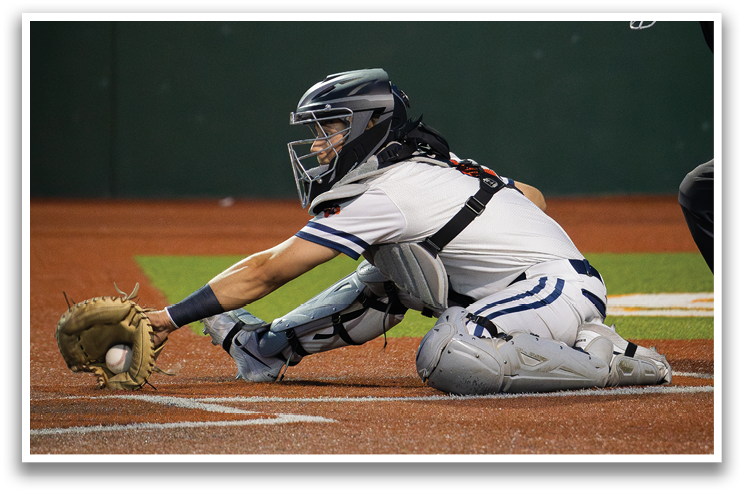 A baseball player is sliding into home plate, trying to score a run. Contenido generado con IA