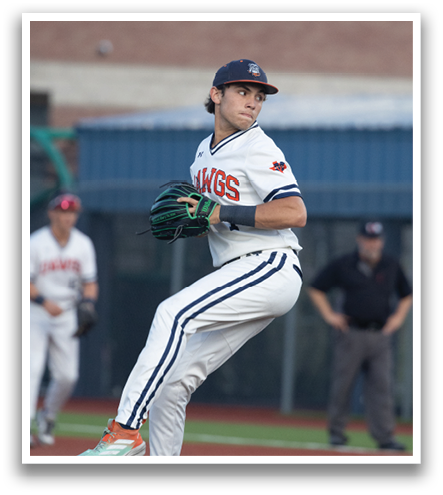 A baseball player in a white uniform is pitching a ball on a field. Contenido generado con IA