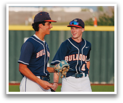 Two baseball players wearing blue uniforms and red caps are standing on a field. Contenido generado con IA