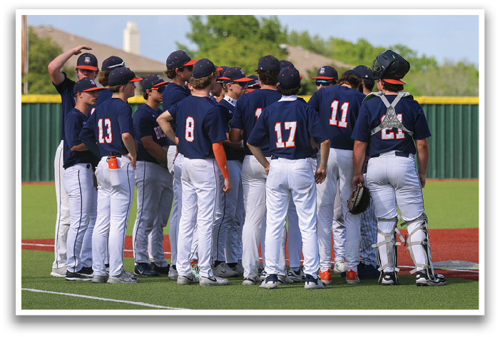 A group of baseball players wearing blue and orange uniforms are standing on a field. Contenido generado con IA