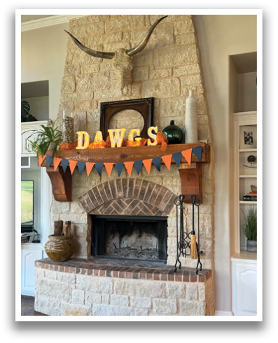 A fireplace mantle with a brick design and a sign that reads “Dogs" above it. Contenido generado con IA