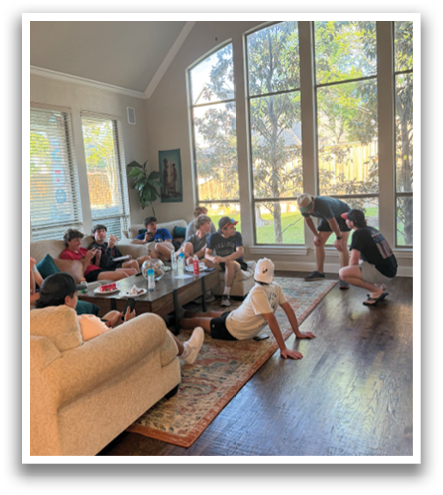 A group of people are gathered in a living room, playing a video game. Contenido generado con IA