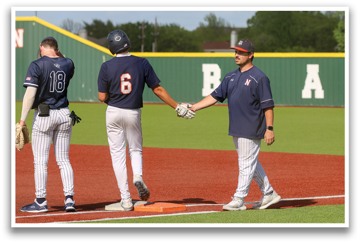 Three baseball players are standing on the field, with one of them shaking hands with another player. Contenido generado con IA
