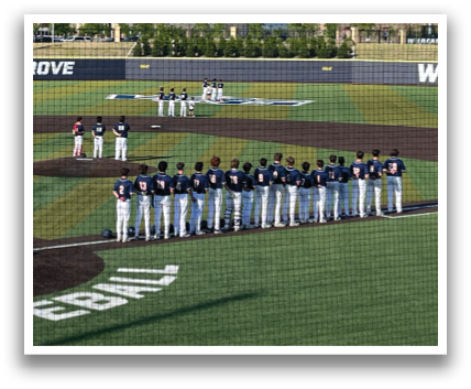 Baseball players on a field, some standing and some kneeling, with a man in a black shirt and white pants standing in the center. Contenido generado con IA