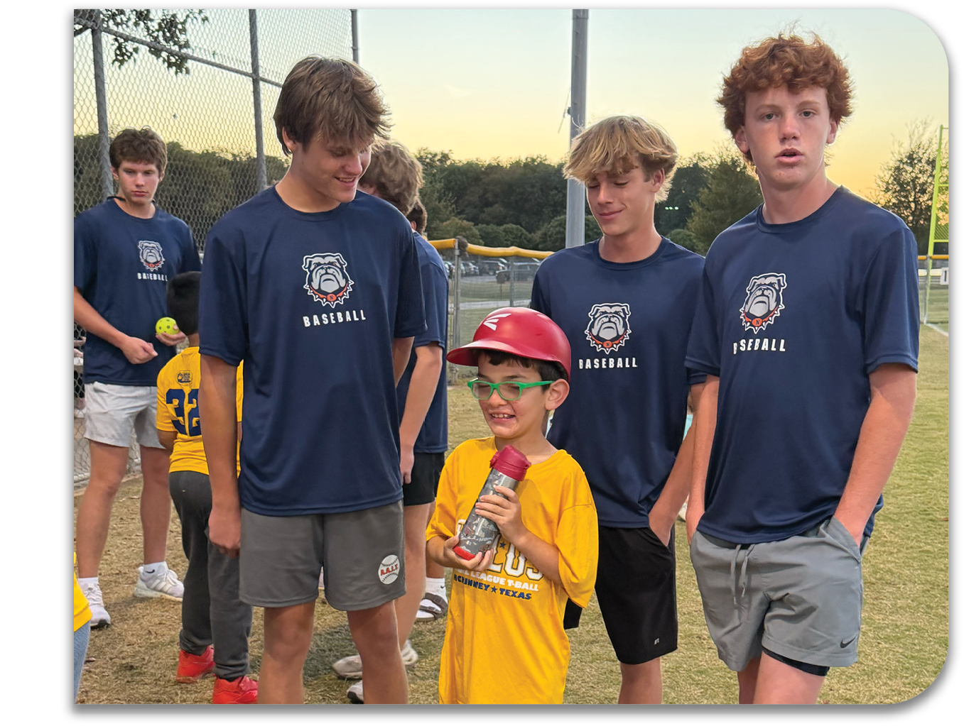 A group of young people, including a boy holding a baseball bat, are standing on a grassy field. Contenido generado con IA