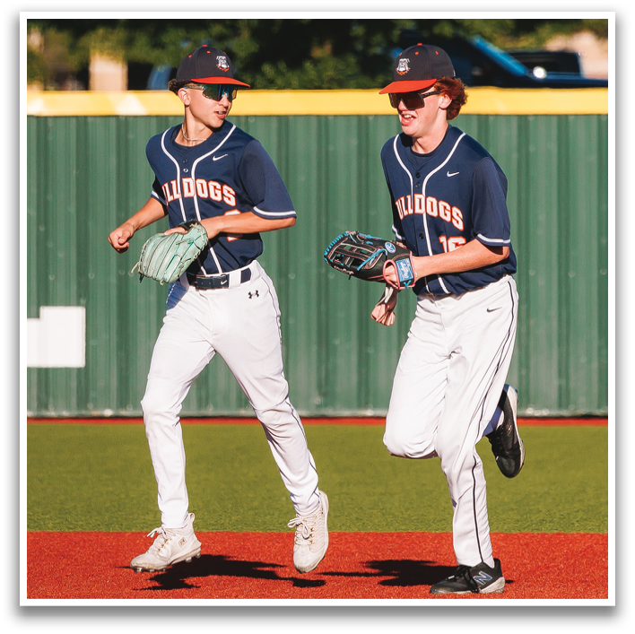 Two baseball players wearing blue uniforms are running on the field. Contenido generado con IA