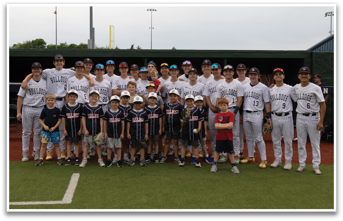 A group of young baseball players pose for a photo on the field. Contenido generado con IA