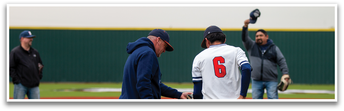 Two men are standing on a baseball field, one of them wearing a white uniform with the number 6. The other man is shaking his hand, possibly congratulating him on a good play. Contenido generado con IA