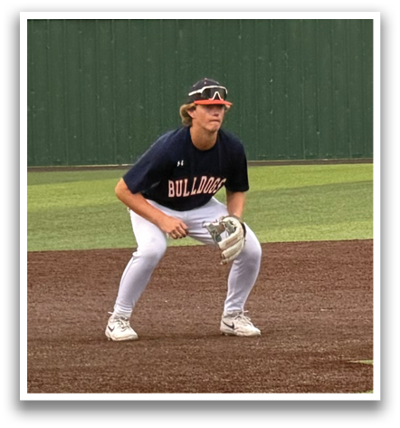 A baseball player is seen in the grass, possibly sliding into a base. Contenido generado con IA