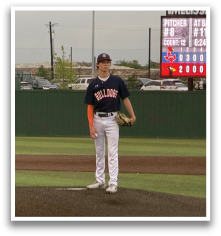 Two baseball players are on the field, one of them is a pitcher. Contenido generado con IA