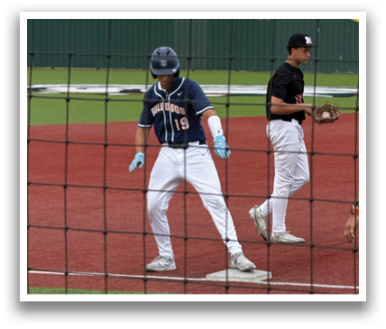 A baseball game is in progress with players on the field. Contenido generado con IA