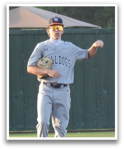 Two baseball players on a field, one holding a ball and the other walking towards him. Contenido generado con IA