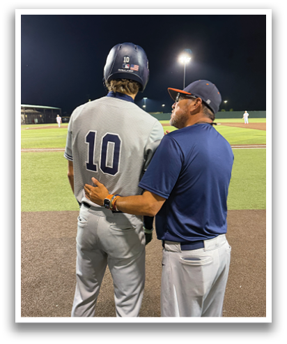 Two baseball players are standing on a field, one of them is rubbing the other's back. Contenido generado con IA