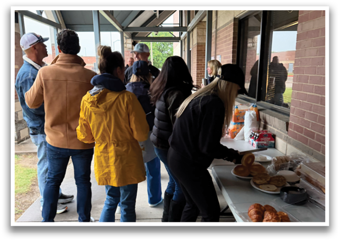 A group of people are gathered around a table with food on it. Contenido generado con IA
