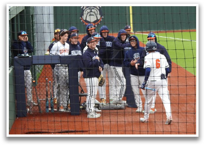 Baseball players on a field, some of them wearing helmets and holding baseball bats. Contenido generado con IA