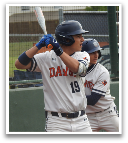 Two baseball players are on the field, one holding a bat and the other wearing a baseball glove. Contenido generado con IA