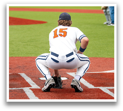 A baseball player is kneeling on the field, wearing a white uniform and a blue hat. Contenido generado con IA
