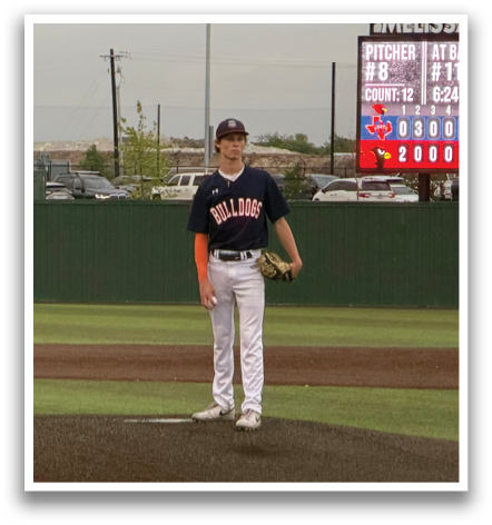 Two baseball players are on the field, one of them is a pitcher. Contenido generado con IA
