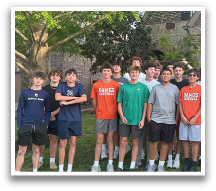A group of young men wearing different colored shirts pose for a picture. Contenido generado con IA