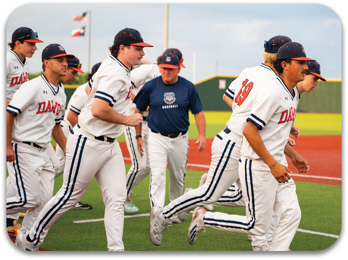 A group of baseball players wearing blue and white uniforms are walking on a field. Contenido generado con IA