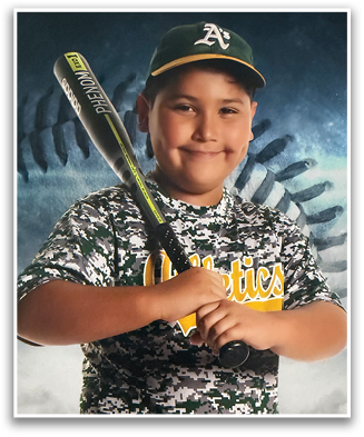 A young boy poses with a baseball bat and glove, wearing a baseball uniform. Contenido generado con IA