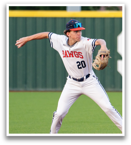 A baseball player in a white uniform is throwing a ball. Contenido generado con IA