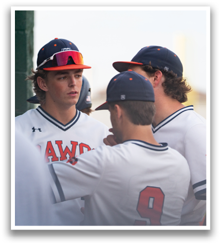 A group of baseball players wearing white uniforms and sunglasses are standing together. Contenido generado con IA