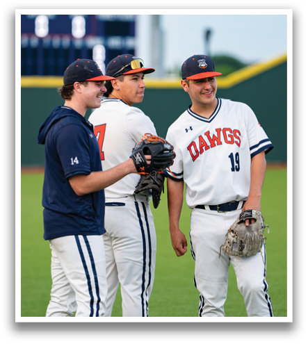 Three baseball players wearing white uniforms and blue caps are standing on a field. They are holding baseball gloves and posing for a picture. Contenido generado con IA