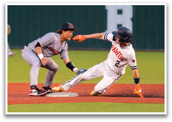 A baseball player slides into home base while another player tries to tag him out. Contenido generado con IA