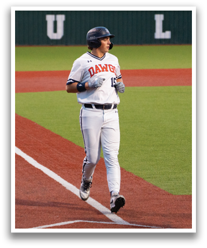 Two baseball players are on the field, one is holding a bat and the other is wearing a baseball glove. Contenido generado con IA