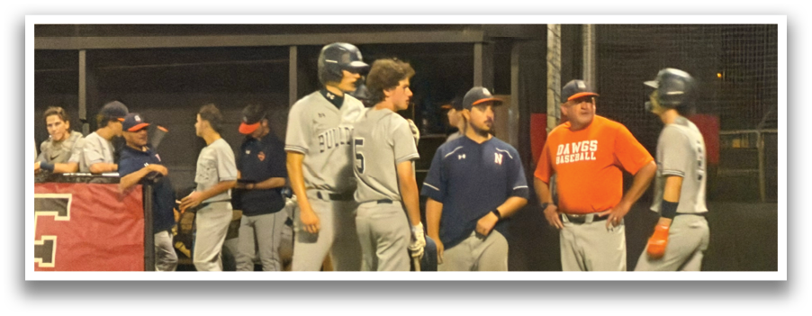A group of baseball players are standing on a field, talking to each other. Contenido generado con IA