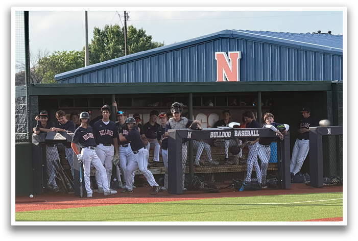 A group of people are sitting in a dugout, watching a baseball game. Contenido generado con IA