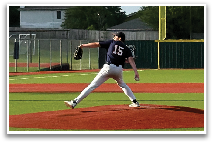 A baseball player is pitching a ball on a field. Contenido generado con IA