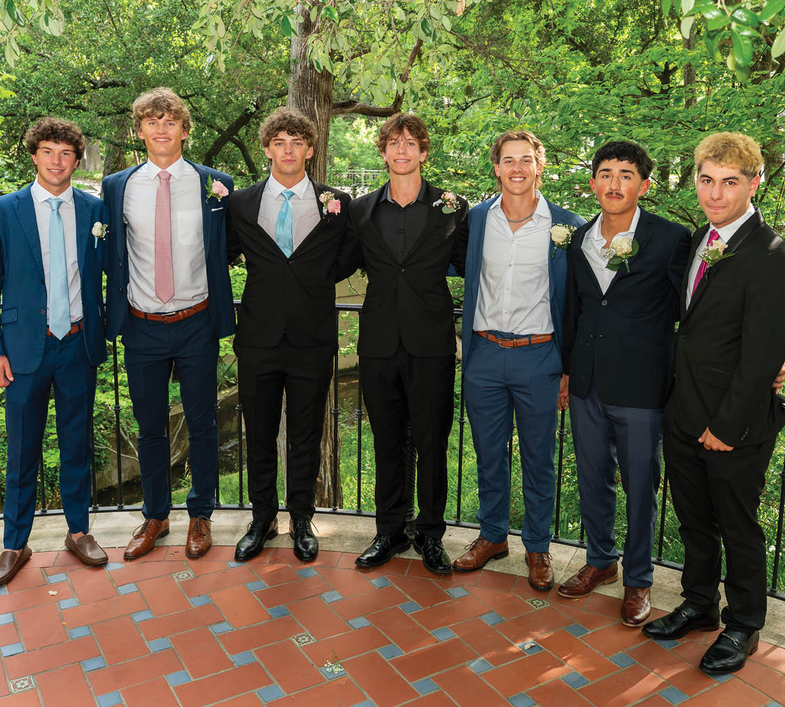 Four young men in suits and ties pose for a picture. Contenido generado con IA