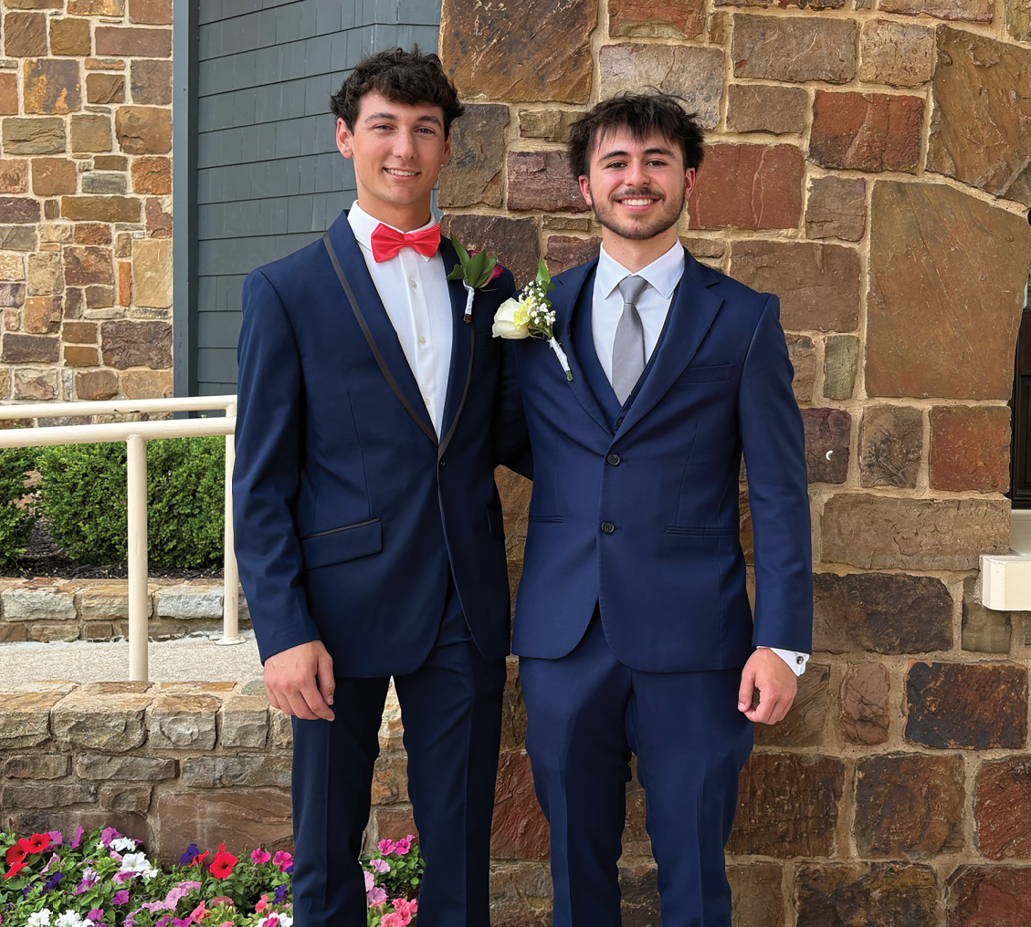 Four young men in suits and ties pose for a picture. Contenido generado con IA