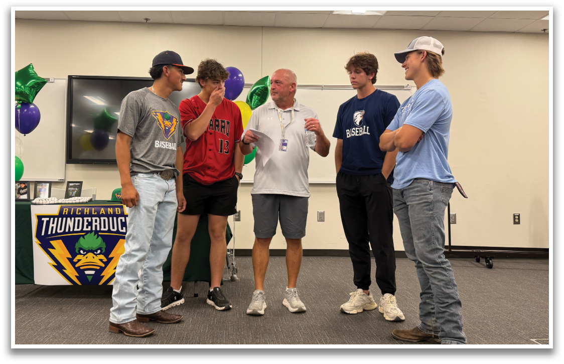 A group of men are standing in a room, engaged in conversation. They are wearing various shirts and hats, and some of them are holding papers. The men are standing in front of a table with a sign on it. Contenido generado con IA