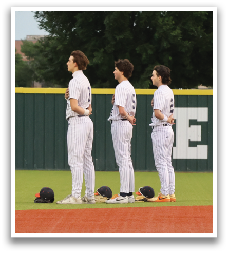 Two baseball players standing on a baseball field, one on the left and one on the right, both wearing white uniforms. Contenido generado con IA