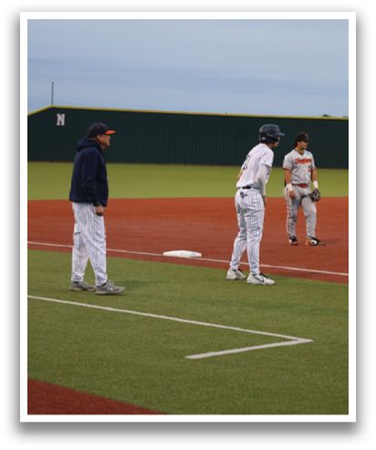 Two baseball players are on the field, one is holding a bat and the other is wearing a baseball glove. Contenido generado con IA