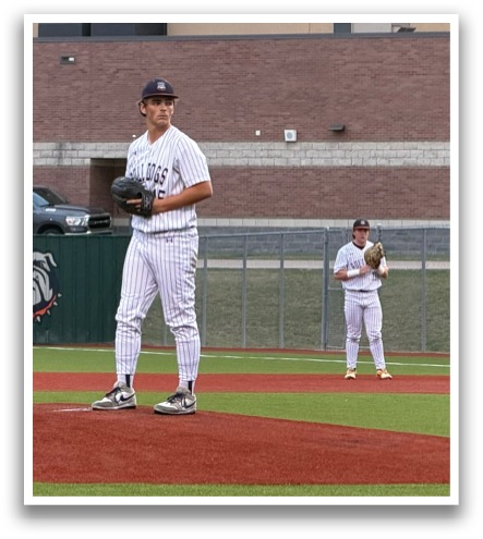 A baseball player is standing on a mound, holding a baseball in his hand. Another player is standing nearby, also holding a baseball. Contenido generado con IA