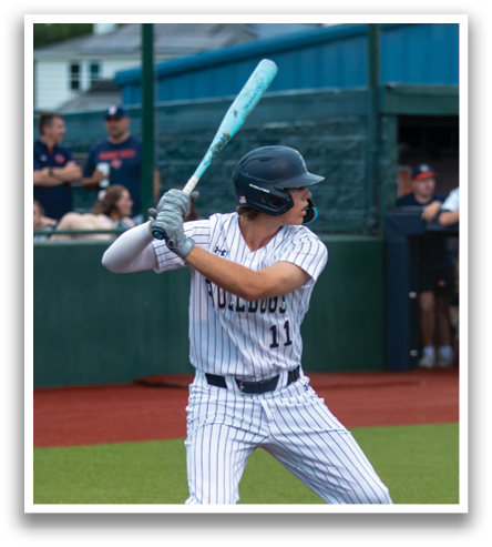 A baseball player in a grey uniform is swinging a bat at a ball. Contenido generado con IA