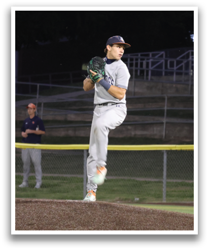 A baseball player in a grey uniform is pitching a ball on a field. Contenido generado con IA