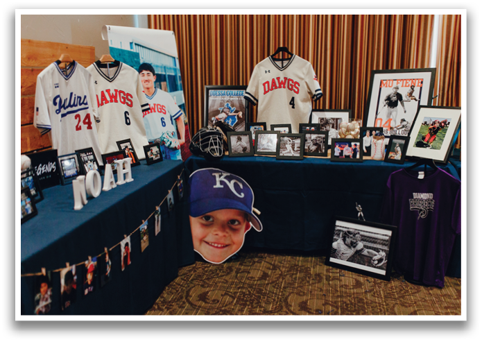 A table with a baseball jersey and photos of a young boy. Contenido generado con IA