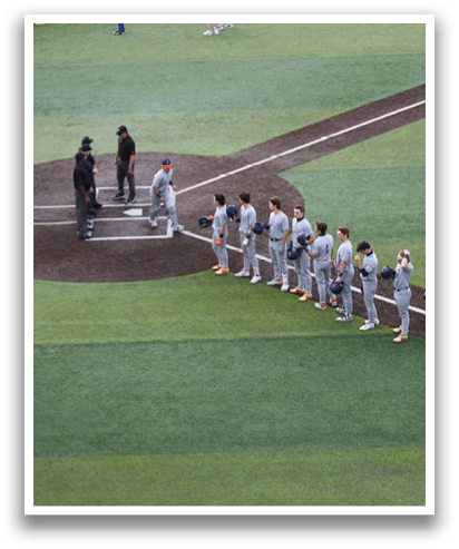 Baseball players on a field, some wearing grey uniforms, standing in a line. Contenido generado con IA