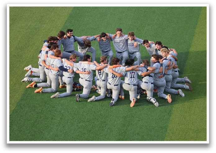 A group of people in a circle on a field, hugging each other. Contenido generado con IA