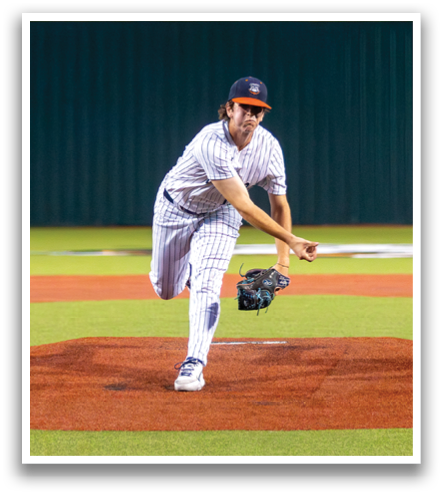 A baseball player in a white uniform is pitching a ball on a field. Contenido generado con IA