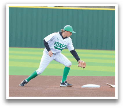 A baseball player slides into a base while another player tries to catch the ball. Contenido generado con IA
