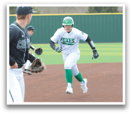A baseball player is running towards a base while another player is holding a baseball glove. Contenido generado con IA